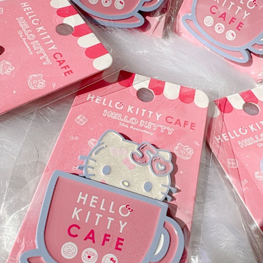 Hello kitty pin